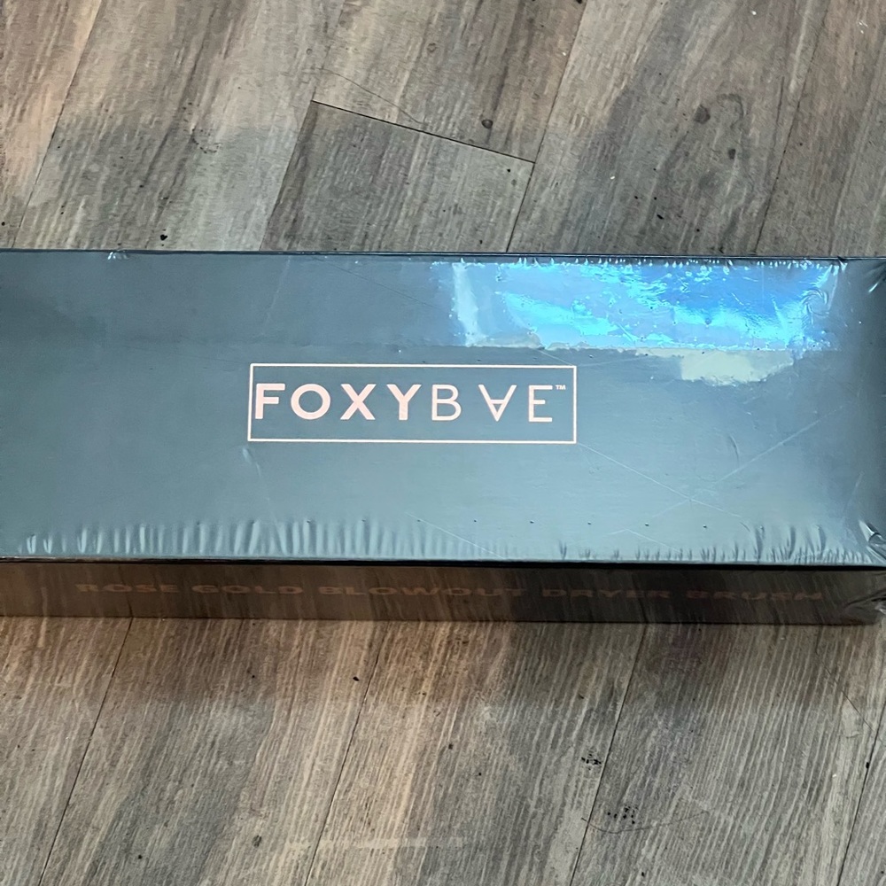 COPY - NWT FoxyBae Rose Gold Blowout Dryer Brush hairstyler electric Brush Popu…